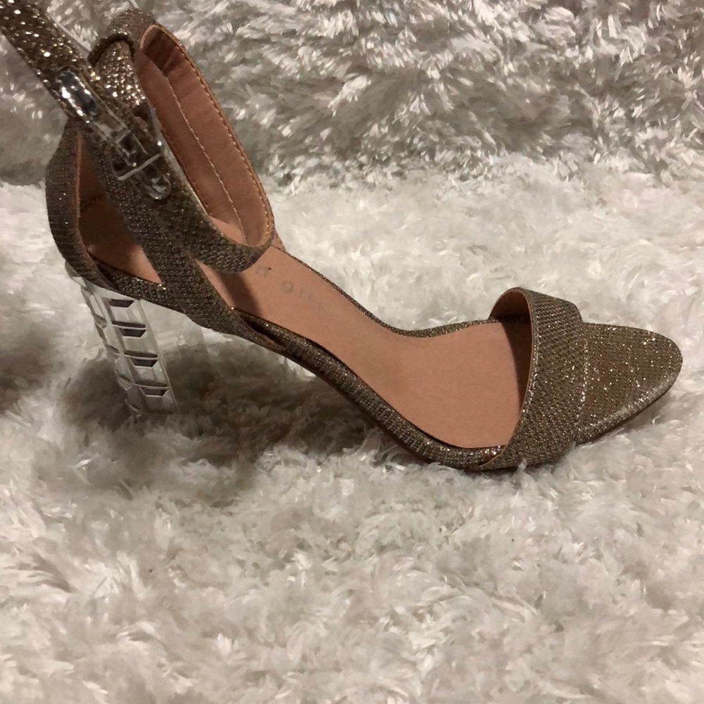 NWOT Madden Girl Chunky Pumps